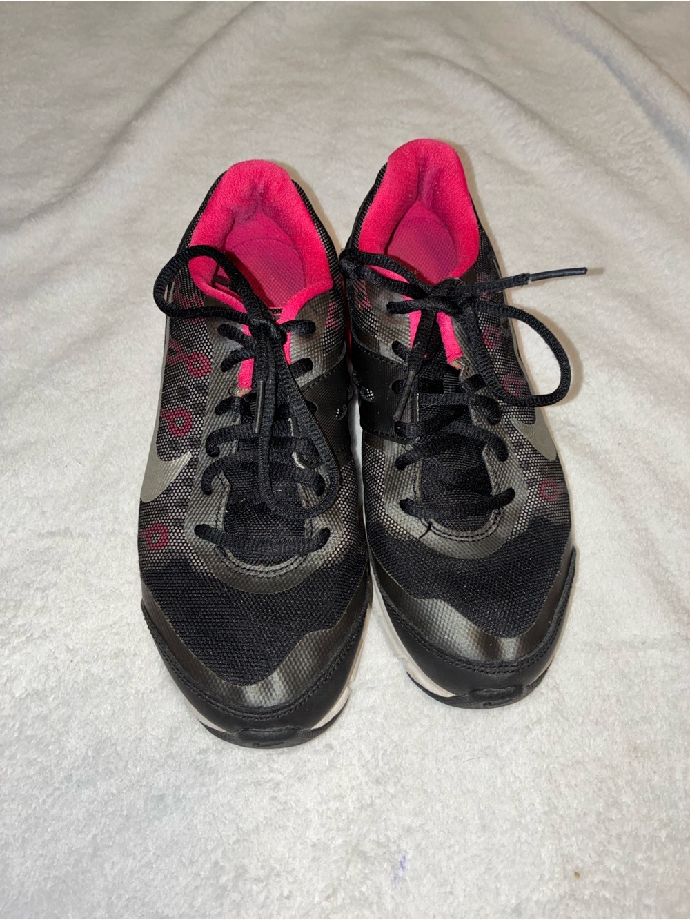 Nike Women’s Black Athletic Sneakers with Pink Lining